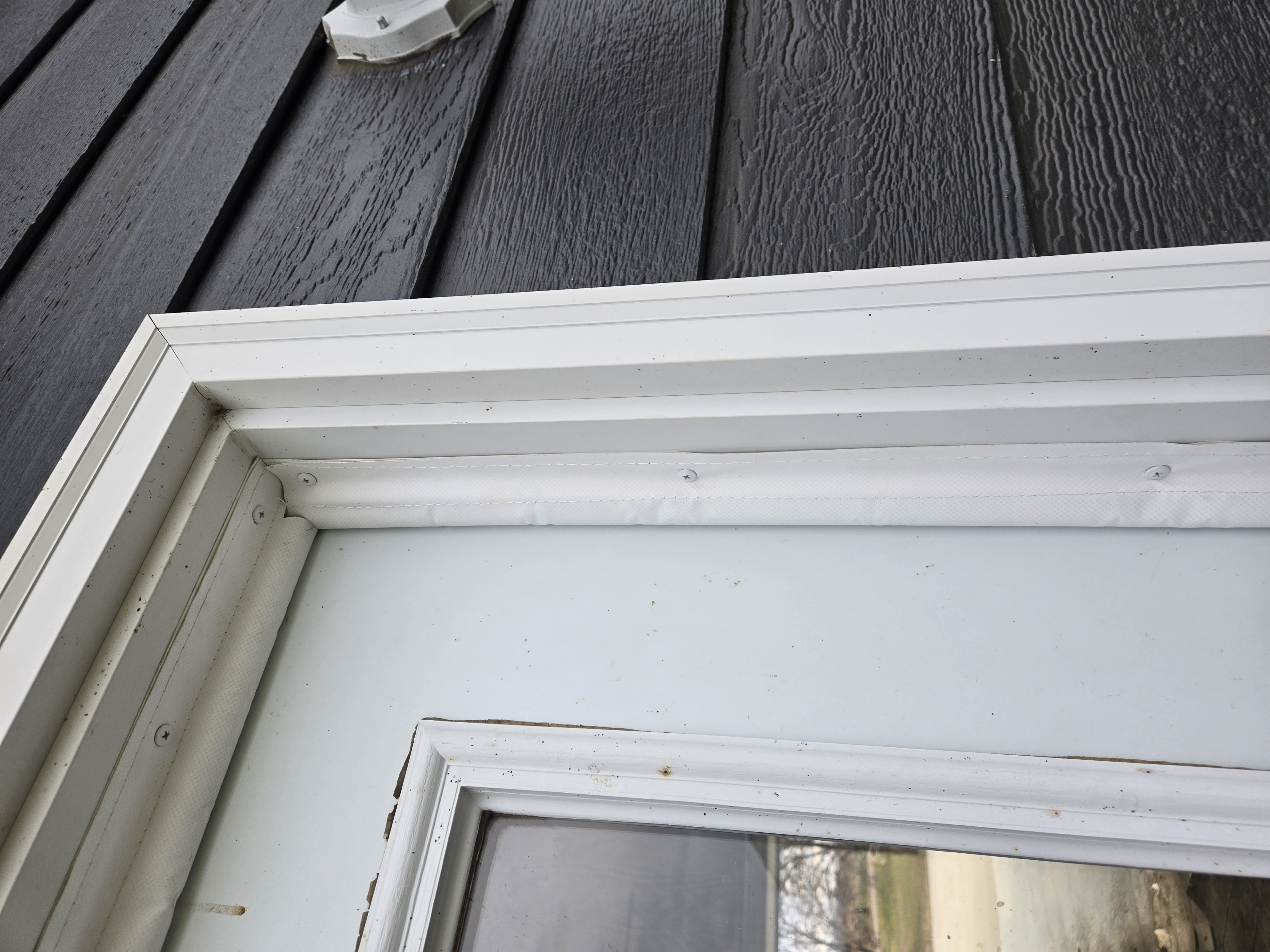 Door edge seal corner detail